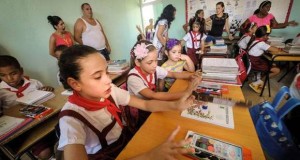 Muy pocos en Cuba quieren ser maestros