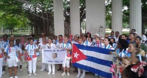 Cuba - Damas de Blanco en el Parque Gandhi