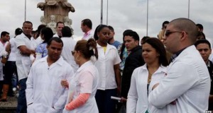 Médicos cubanos protestan en Bogotá