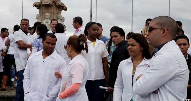Médicos cubanos protestan en Bogotá