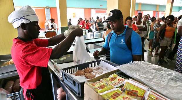 Cuba: rebajas de precios en alimentos son insuficientes