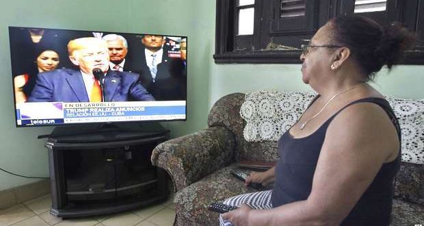 Cubanos vieron por TV el anuncio de Trump