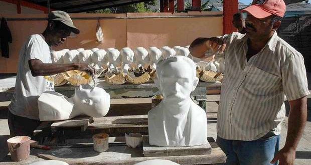 Cuba - La fábrica de bustos de Martí