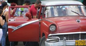 Gobierno cubano pretende regular precios de taxis colectivos