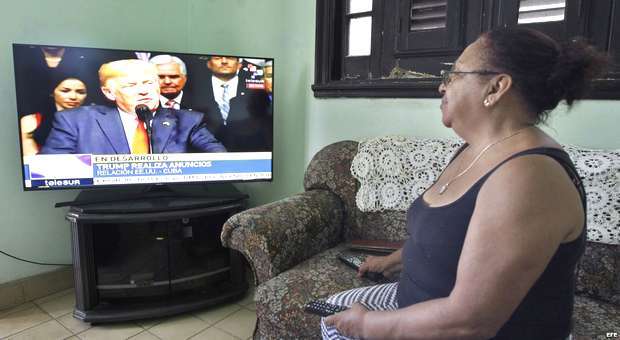 Cubanos vieron por TV el anuncio de Trump