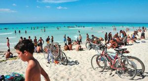 Playa, campismo o televisión: opciones de verano en Cuba