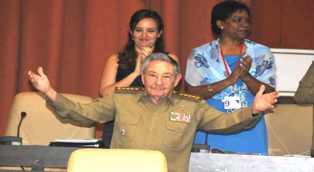 Raúl Castro abre un compás de espera