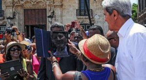 ¿Qué prefieren los cubanos: democracia o economía de mercado?