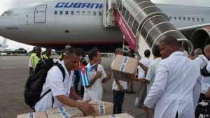 Médicos cubanos en el exterior: ¿altruismo o necesidad económica?