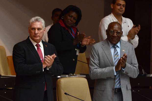 Régimen cubano cambia los muebles sin la participación del pueblo