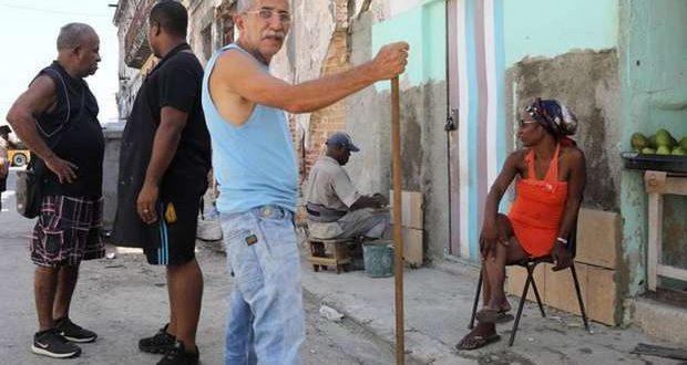Las restricciones de Trump afectan más a los cubanos que al régimen