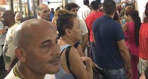 La Habana: tiendas dolarizadas y vigiladas
