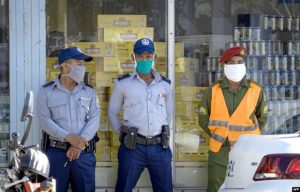 Tiendas en dólares en Cuba: policías y precios alto