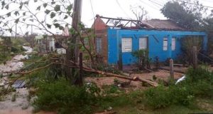 Cuba: dengue, referendo y huracán