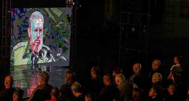 Cuba, entre penumbras y homenajes